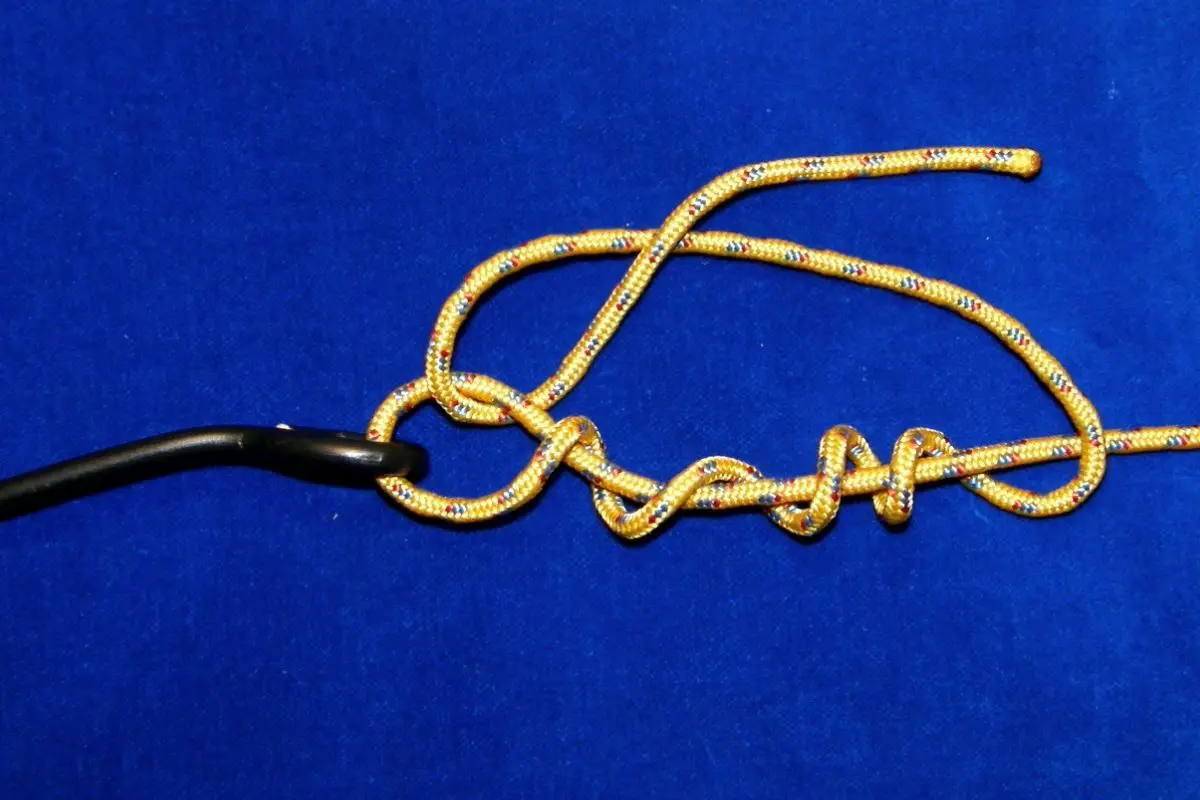 How To Tie An Improved Clinch Knot - Method